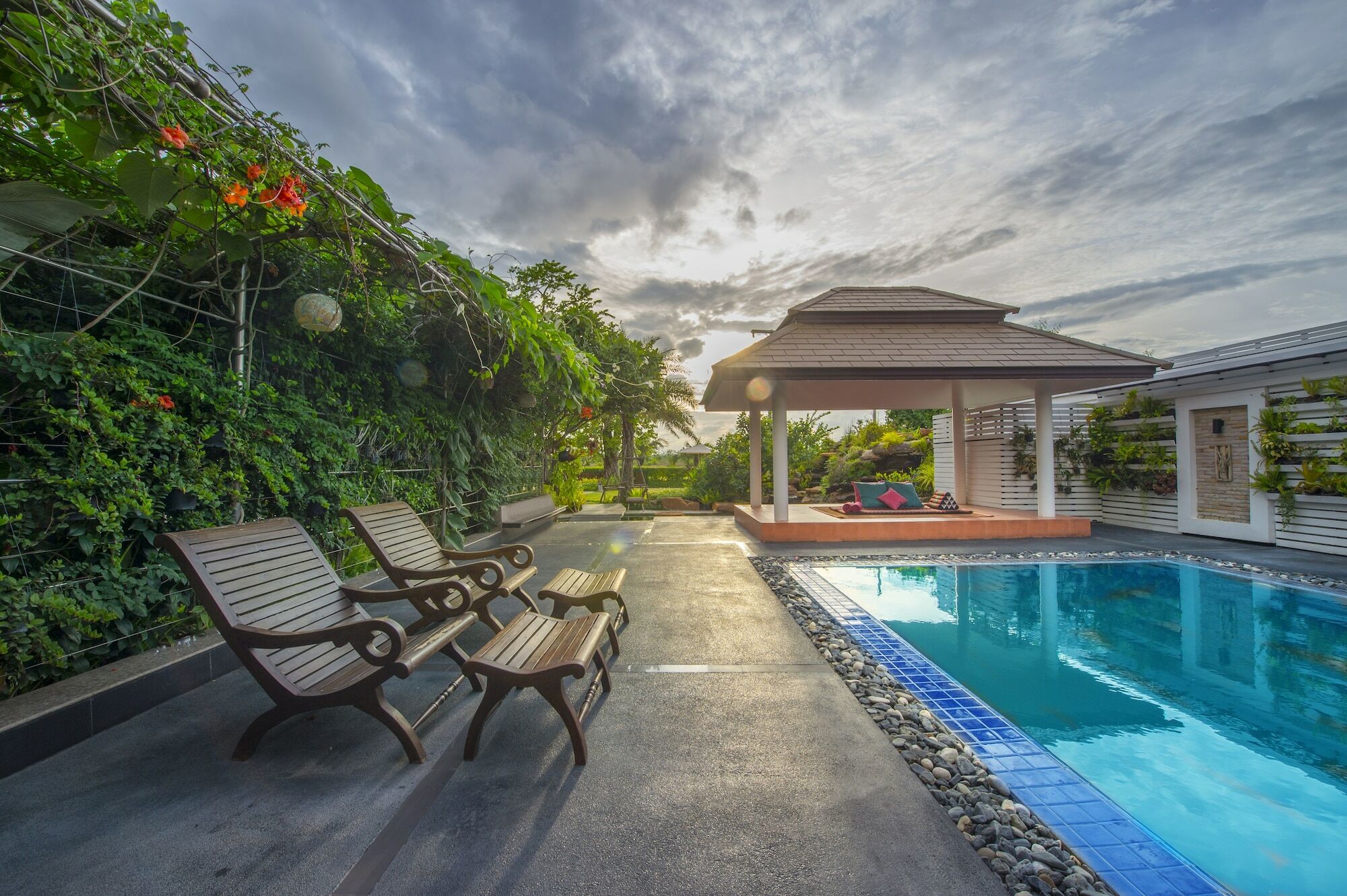 The Canal Ratchaburi Hotel Exterior photo